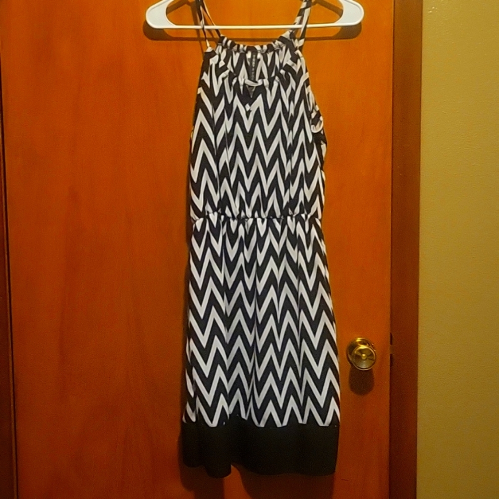 Very cute dress!